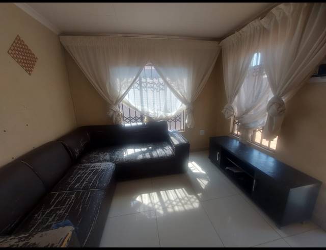 2 BEDROOM FREEHOLD FOR SALE IN SOSHANGUVE EAST EXT 5